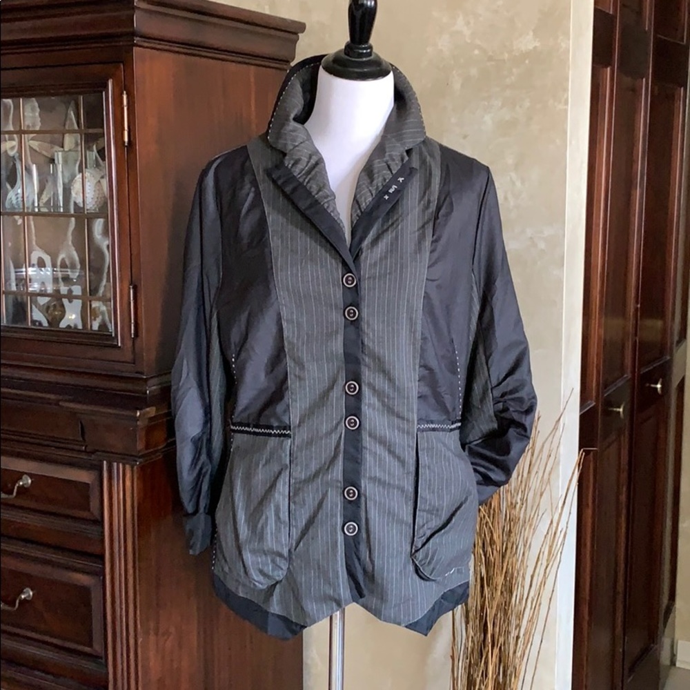 Virginia & Moi NWT blazer w/ fun details